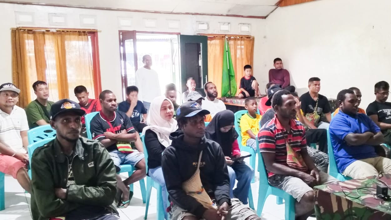 Nobar Piala Dunia dan Makan Bersama, Koramil 1710-02/Timika Perkuat Kemanunggalan TNI-Rakyat