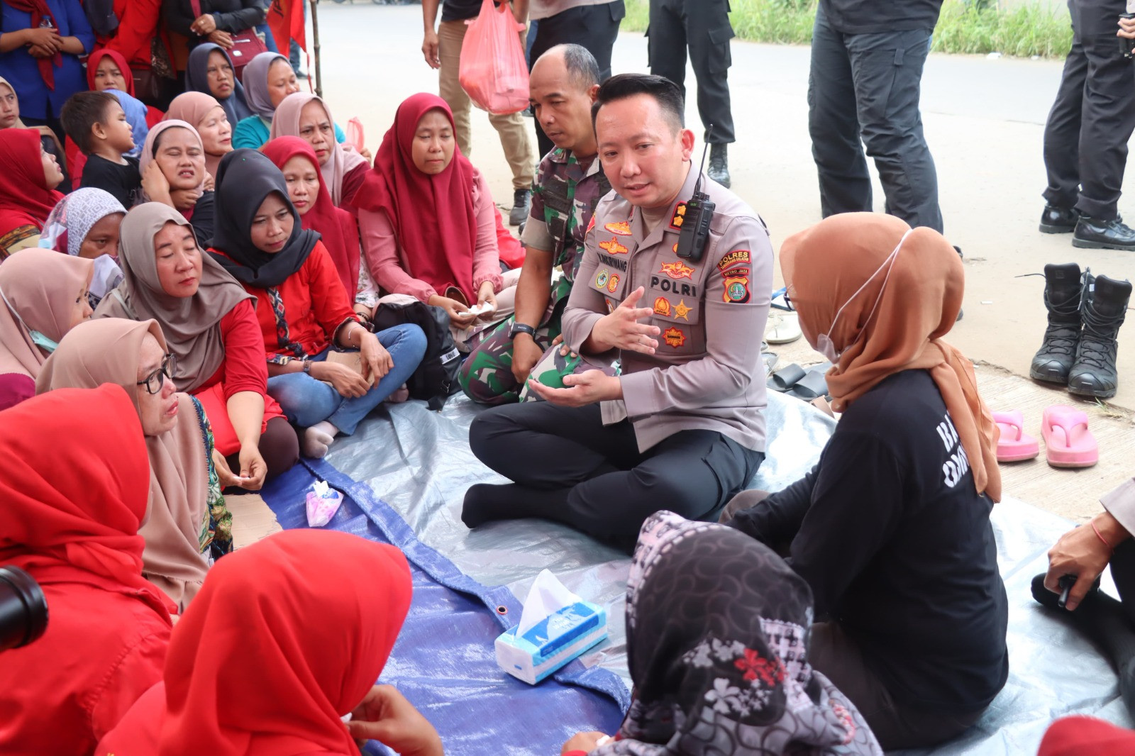 May Day, Polres Tangsel Gelar Aksi Simpatik Dengan Kunjungan ke Buruh PT. GII
