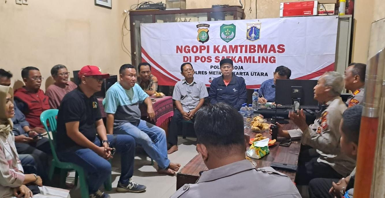 Wakapolsek Koja Ngopi Kamtibmas Bersama  Warga RW 002: Wujud Sinergi Polisi dan Warga Untuk Menjaga Lingkungan