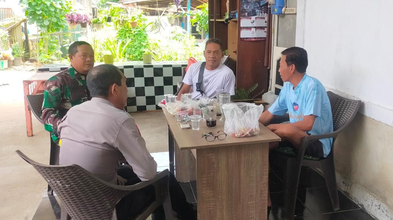 Sinergi TNI-Polri Jatiwarna: Sambangi Tokoh Masyarakat, Bhabinkamtibmas dan Babinsa Perkuat Komitmen Keamanan Wilayah