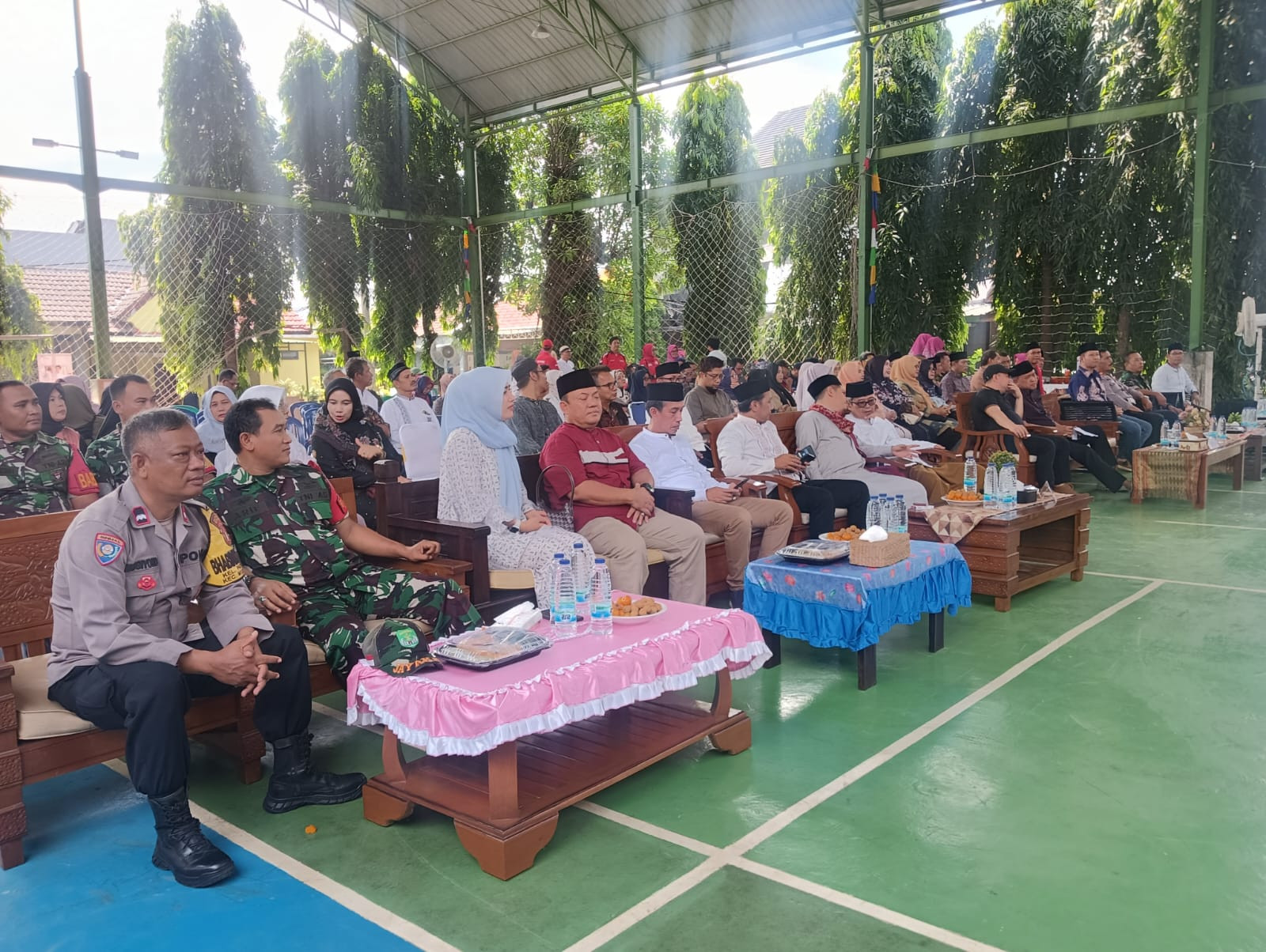Sinergi Harmonis Pasca Lebaran: Bhabinkamtibmas Hadiri Halal Bihalal FKWZ di Legenda Park Sambil Pantau Kamtibmas