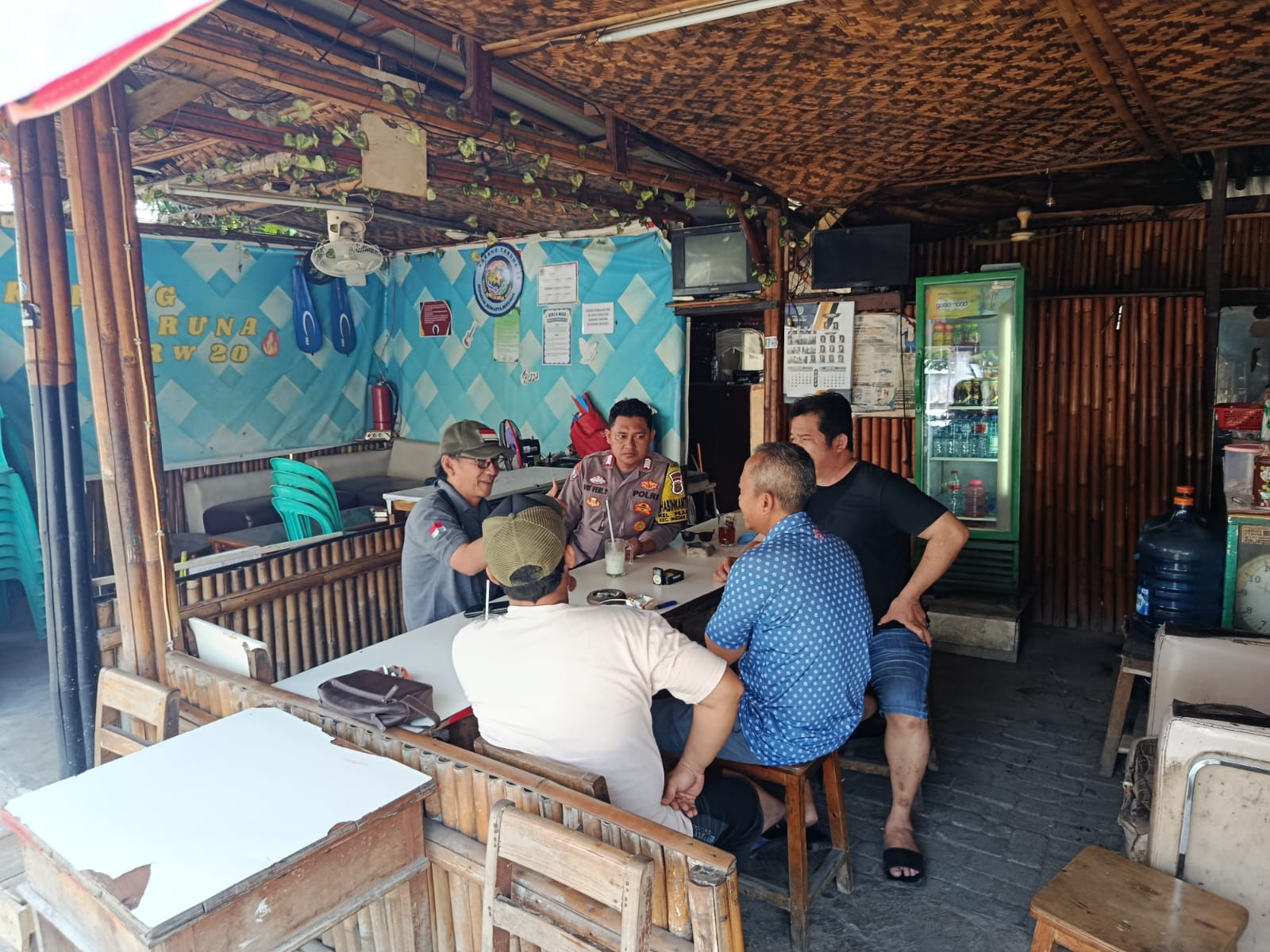 Bhabinkamtibmas Kelurahan Pejuang Laksanakan Kunjungan Pos Keamanan RW 020