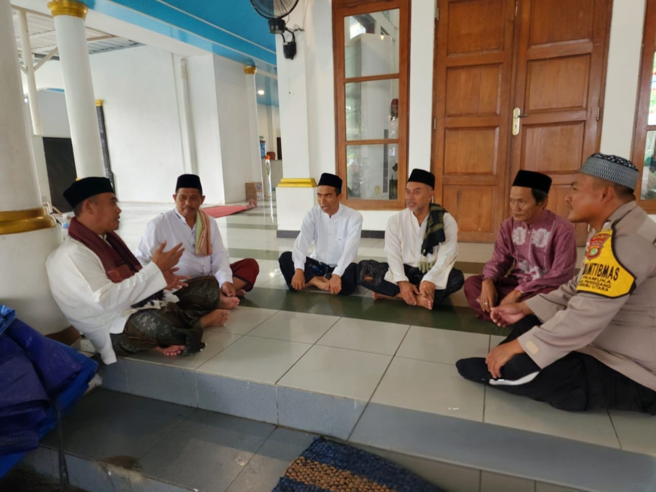 Bhabinkamtibmas Pulau Pramuka Sambangi Tokoh Agama untuk Jalin Silaturahmi dan Jaga Kamtibmas