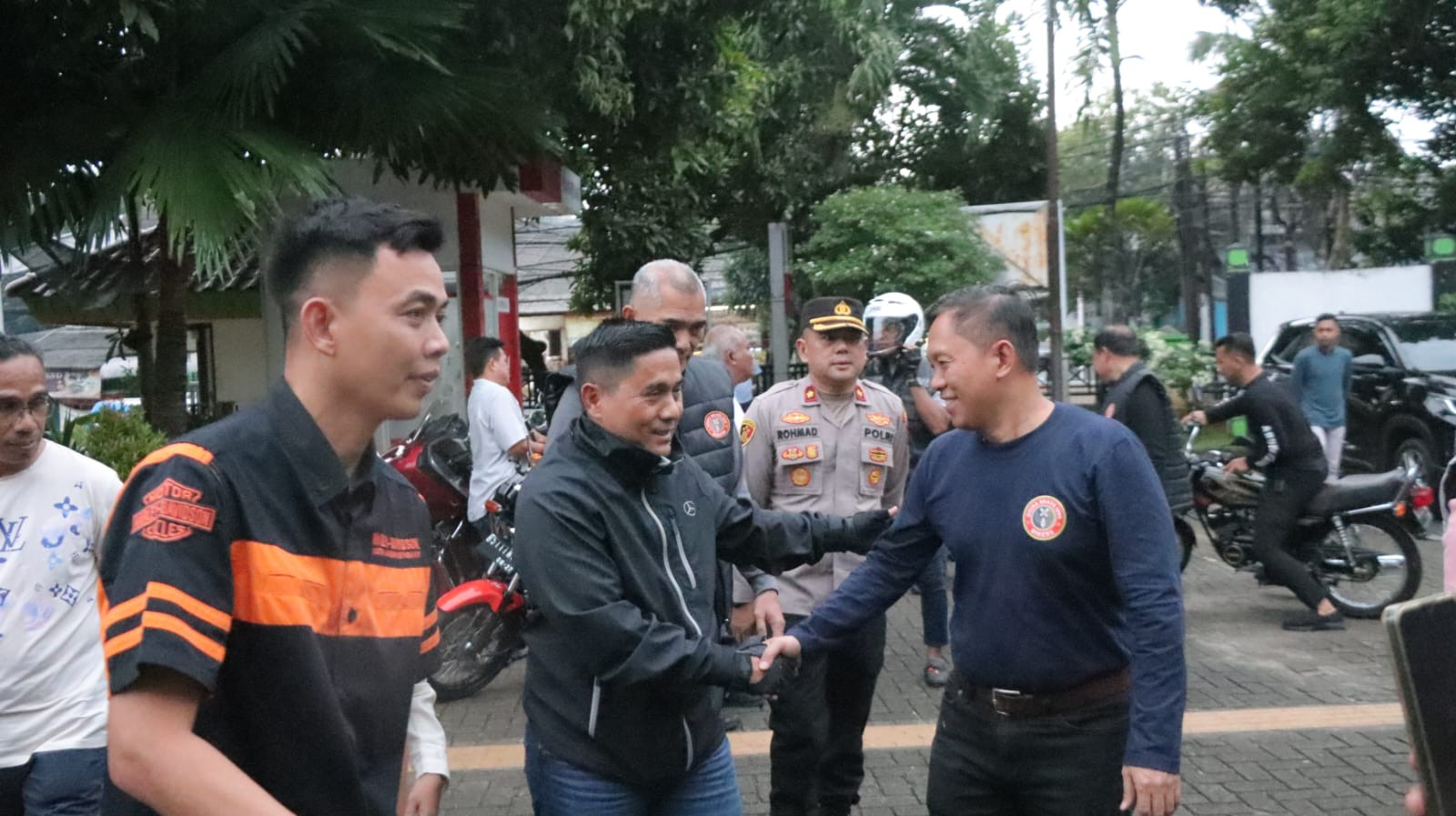 Polri Peduli di Bulan Suci Ramadhan: Kapolda Metro Jaya dan Alumni AKABRI 1990 Gelar Bakti Sosial di Panti Sosial Tresna Werdha