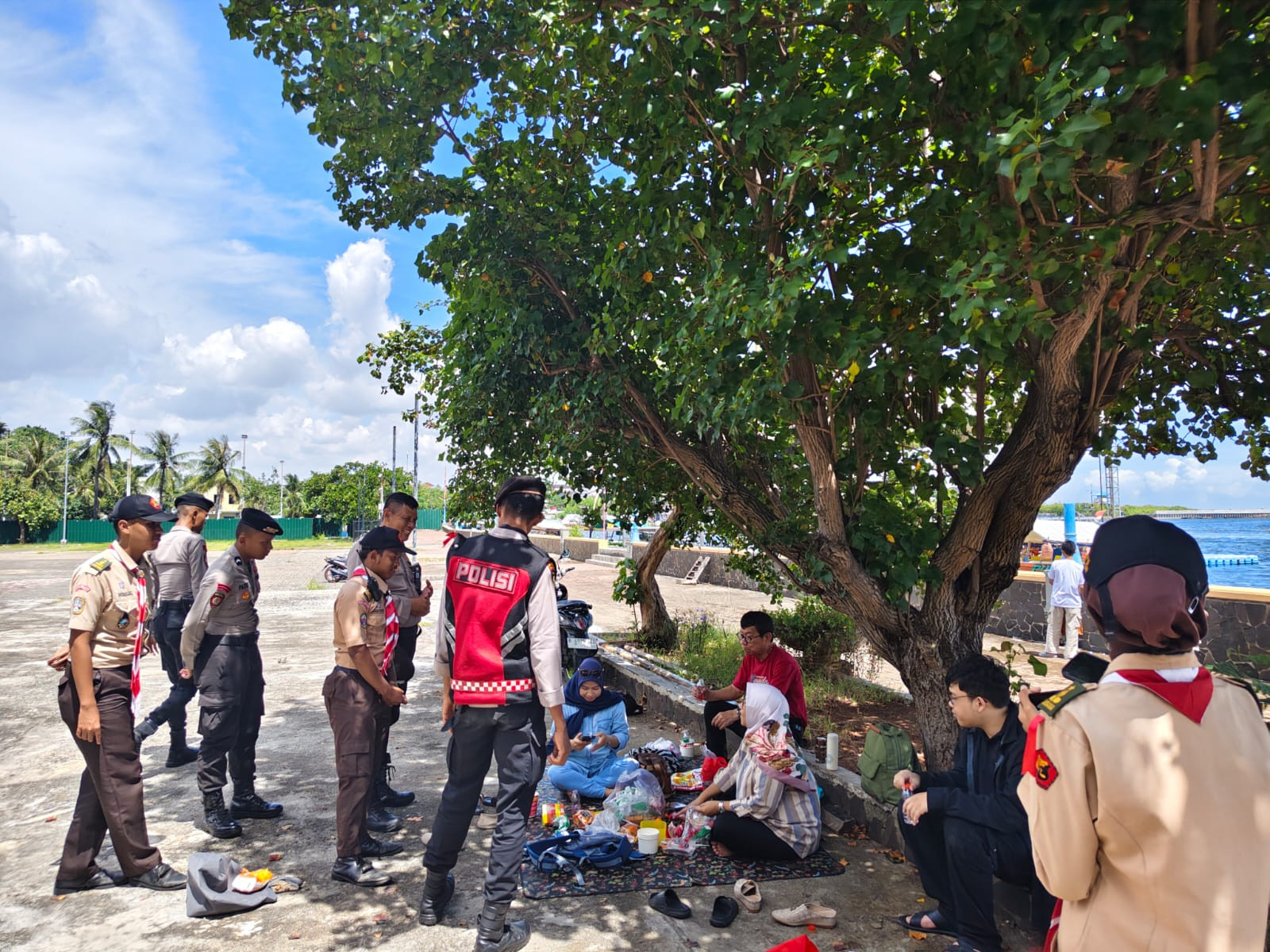 Polsek Pademangan Gelar Patroli Jalan Kaki di Kawasan Wisata Ancol, Antisipasi Gangguan Kamtibmas