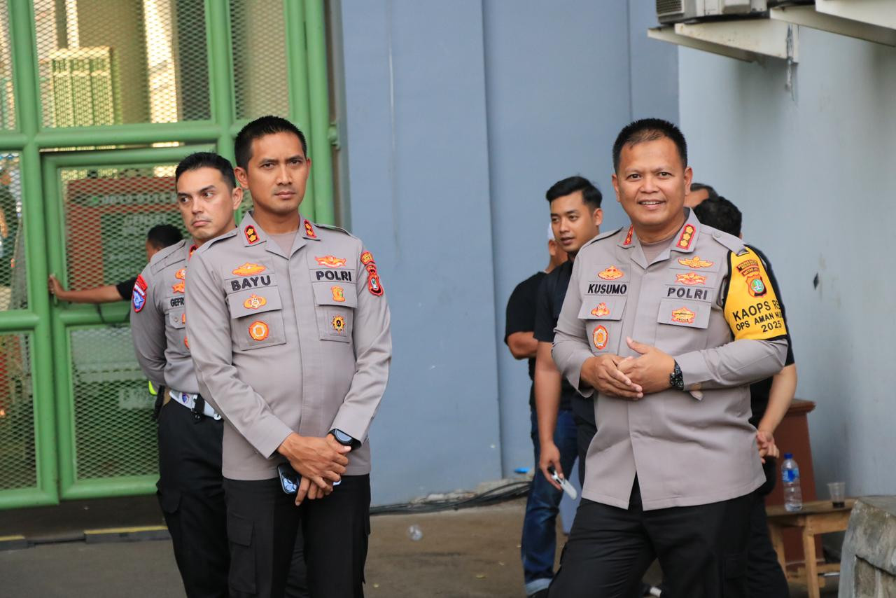 Pastikan Keamanan Maksimal, Kapolres Bekasi Kota Pantau Langsung Pengamanan Laga Bekasi City vs Sumsel United