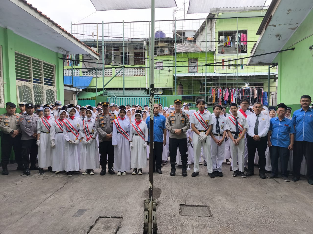 Kapolsek Pademangan Pimpin Upacara Hari Kartini di SMP YAKPI 1 DKI Jaya