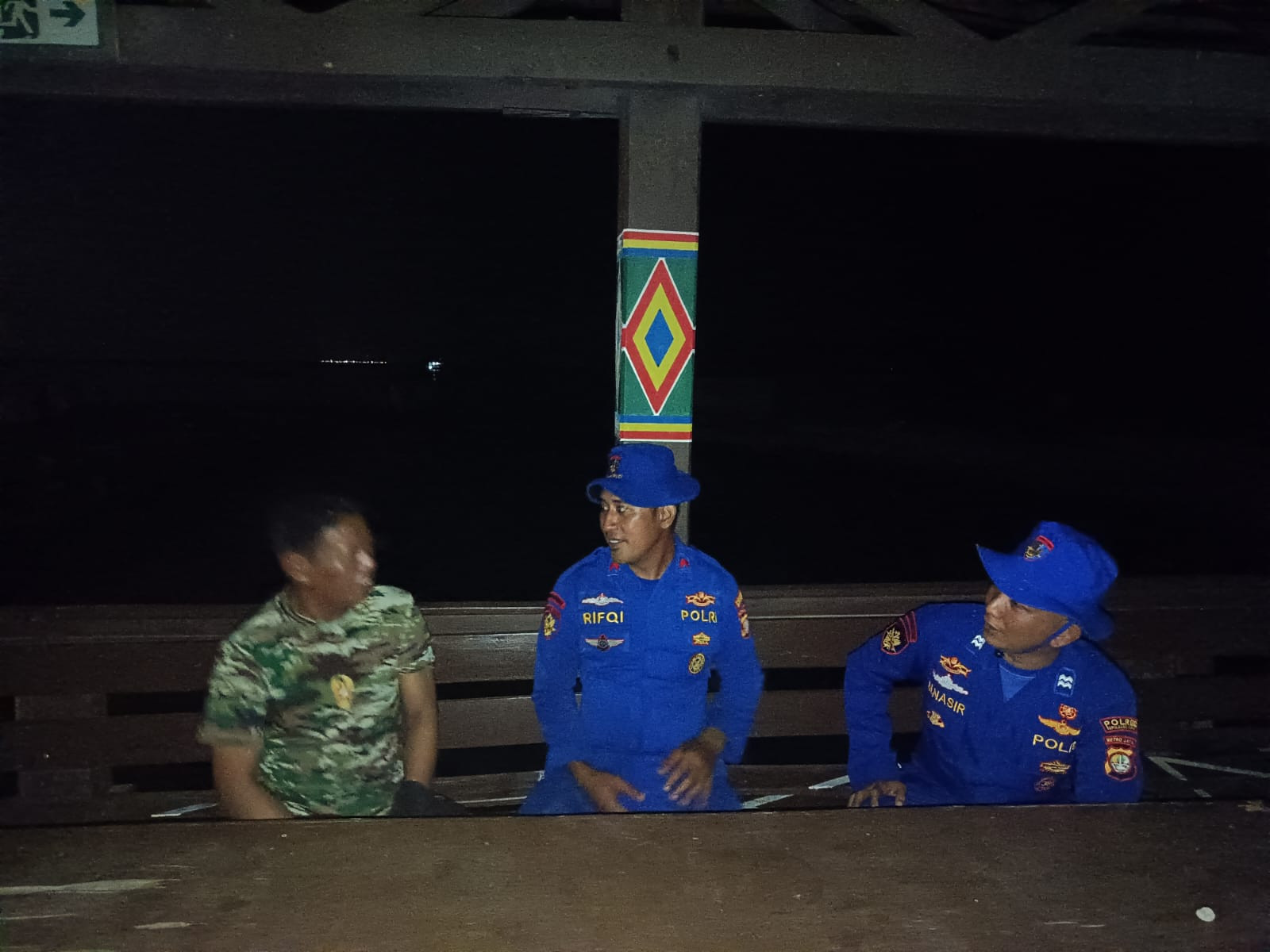 Layanan Polisi 110, Patroli Laut Malam Satpolairud Polres Kepulauan Seribu Sambangi Penjaga Pulau