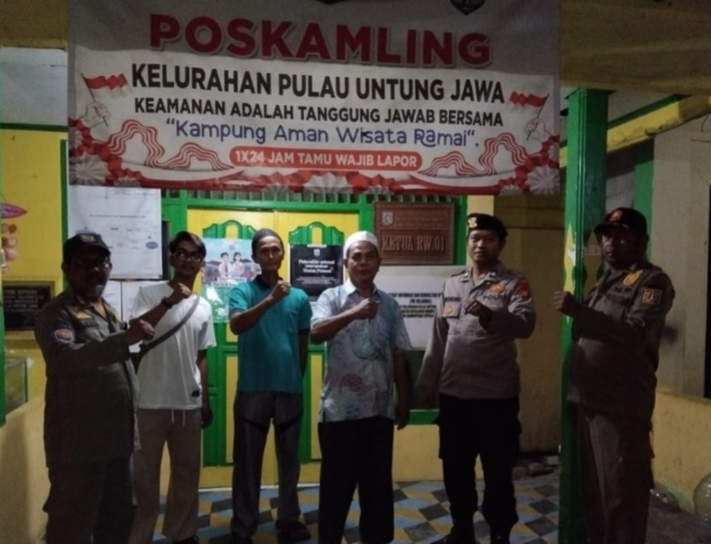 Patroli Malam Polsek Kepulauan Seribu Selatan, Polisi Sosialisasikan Layanan Polisi 110 kepada Warga