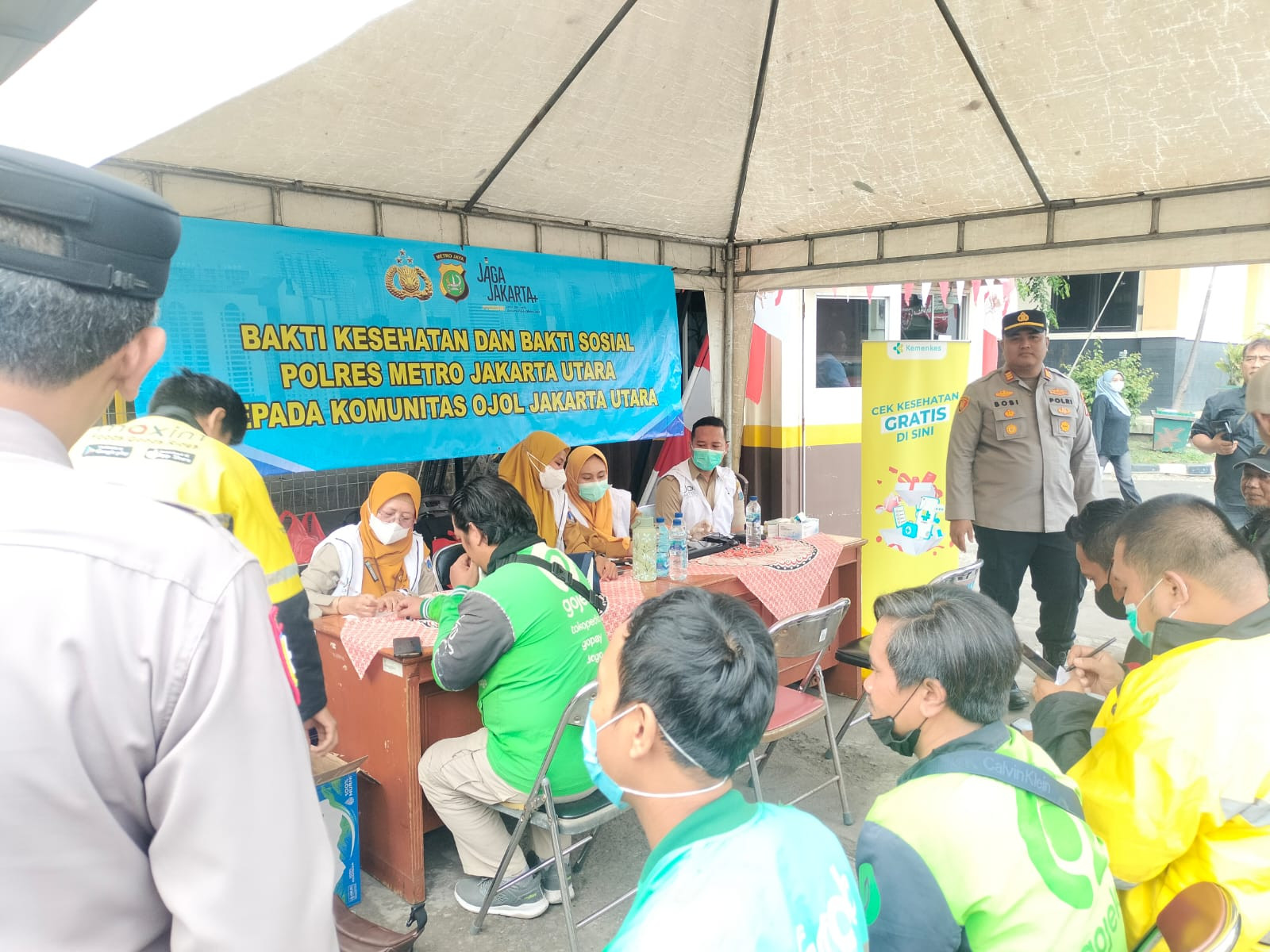 Polsek Cilincing Gelar Bakti Kesehatan dan Sosial untuk Komunitas Ojol