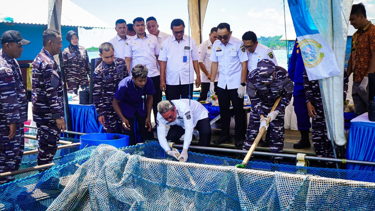 Dukung Penuh Program Ketahanan Pangan Nasional, Dankodaeral IX  Gelar Panen Ikan di Keramba Jaring Apung