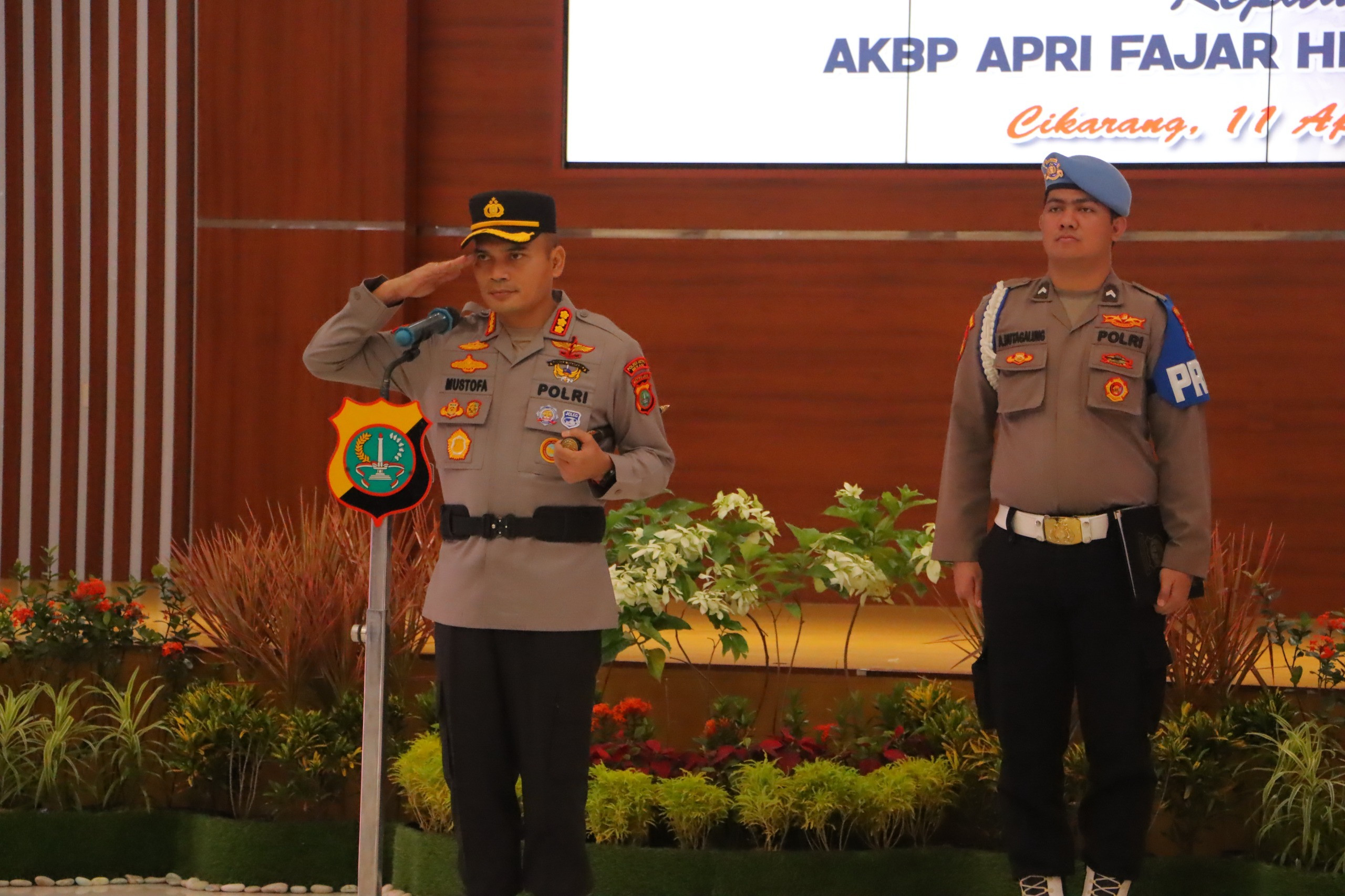 Kapolres Metro Bekasi Pimpin Sertijab Wakapolres: AKBP Saufi Salamun Serahkan Tugas kepada AKBP Apri Fajar Hermanto