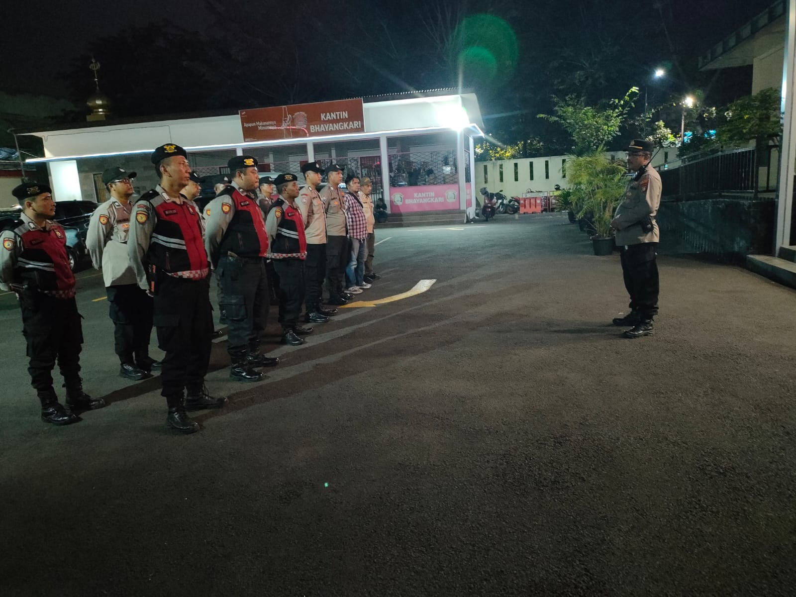 POLSEK KELAPA GADING GELAR APEL CIPTA KONDISI, TINGKATKAN KEAMANAN DAN CEGAH KRIMINALITAS DI WILAYAH