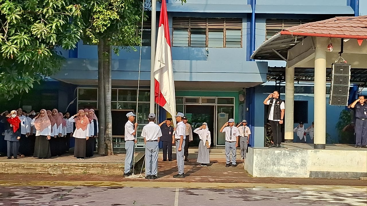 Polsek Metro Penjaringan Gelar Goes to School " di SMKN 56 Jakarta: Bangun Generasi Emas 2025 yang Cerdas, Disiplin, dan Taat Hukum