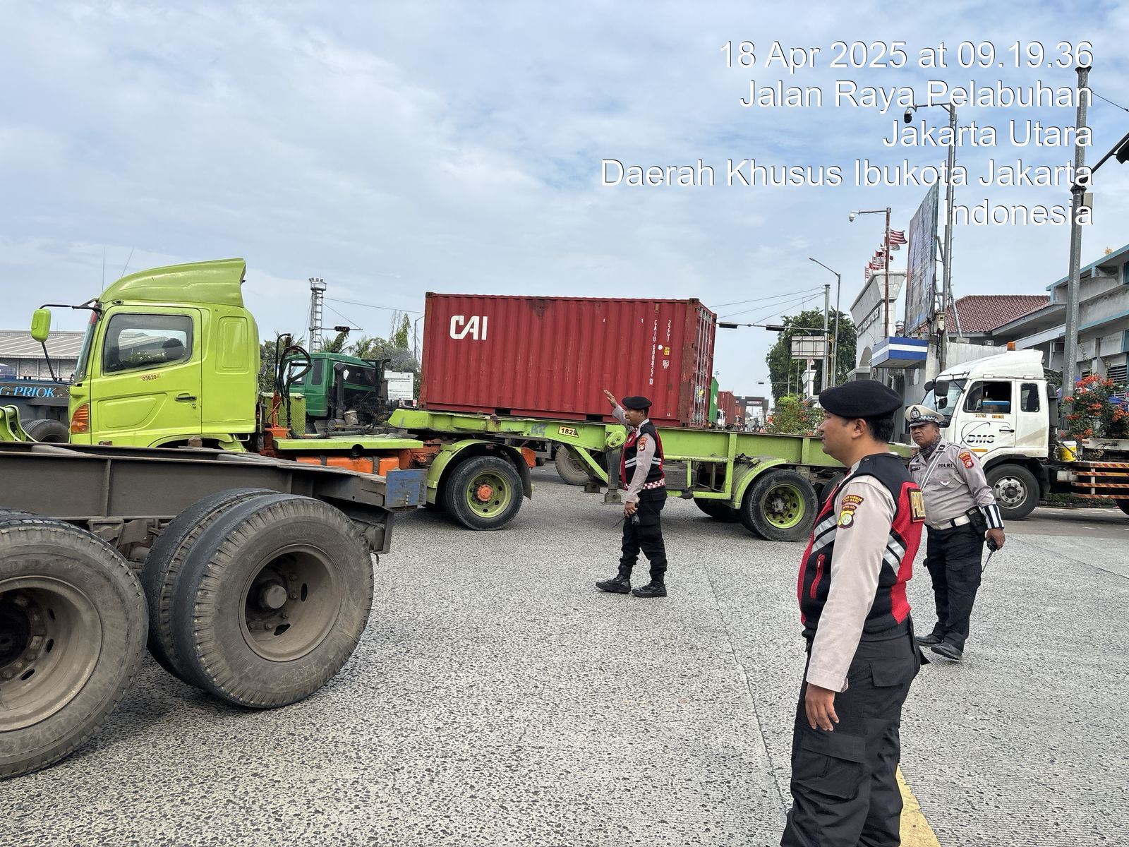 Polres Tanjung Priok Ditlantas Polda Metro Berjibaku Atasi Macet Akibat Lonjakan Truk Peti Kemas
