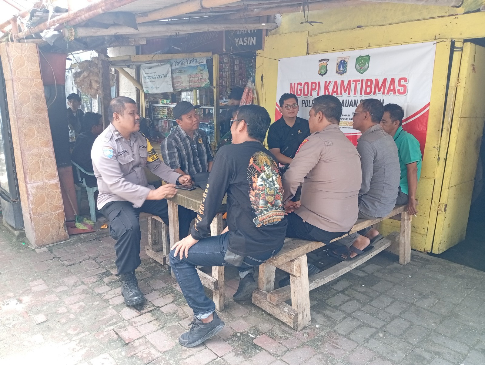 Kapolsek Kepulauan Seribu Utara Iptu Yoyo Hidayat Ajak Warga Pulau Harapan Bijak Bermedia Sosial dan Waspada Bahaya Narkoba