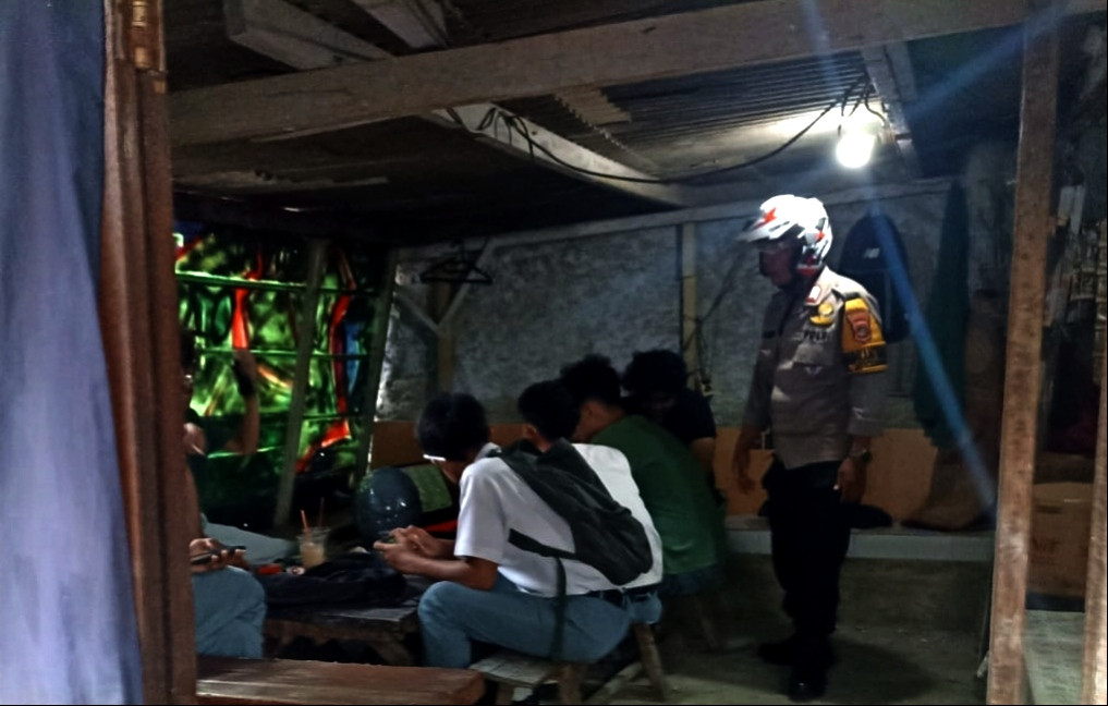 Jaga Jakarta On The Spot : Polsek Pondok Gede Cegah Tawuran, Pelajar Nongkrong di Jaticempaka Diimbau Segera Pulang