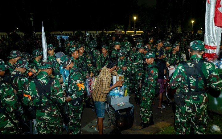 Panglima TNI Melariskan UMKM Berbaur Makan Malam Bersama Prajurit
