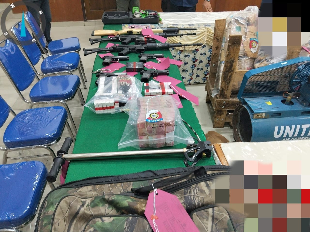 Satgas Ops Damai Cartenz serahkan tersangka Yuni Enumbi dan Barang Bukti Ratusan Amunisi ke Kejari Jayapura