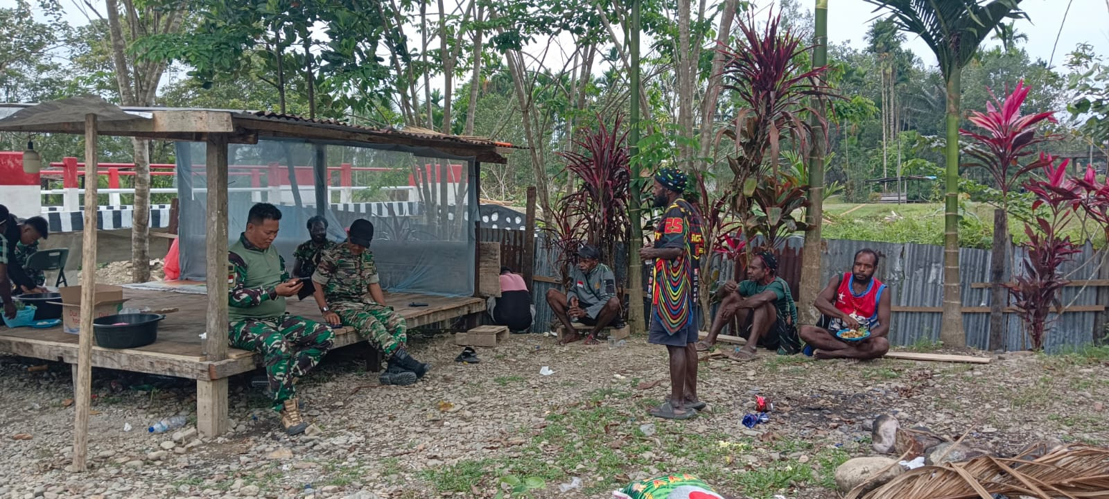 Komsos Koramil 1710-03/Kuala Kencana Dan Syukuran Selesainya Pembangunan Jembatan Garuda