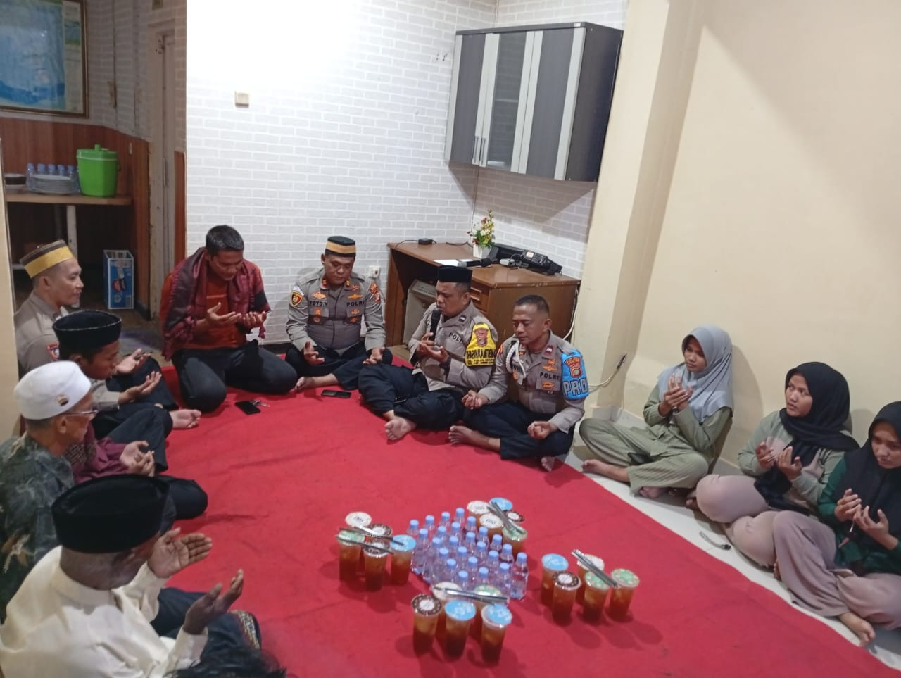 Polsek Kepulauan Seribu Utara Gelar Santunan dan Buka Bersama Anak Yatim serta Lansia