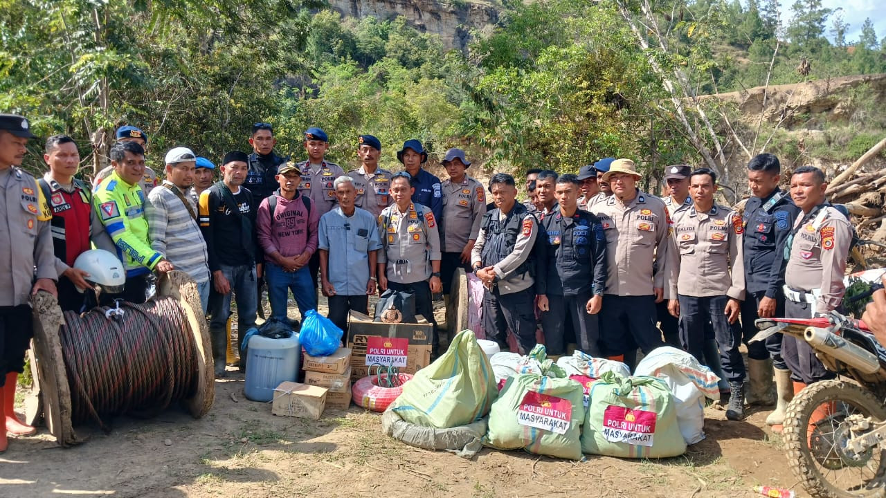 Polres Aceh Tengah Salurkan Bantuan Logistik ke Desa Terisolir di Kecamatan Linge