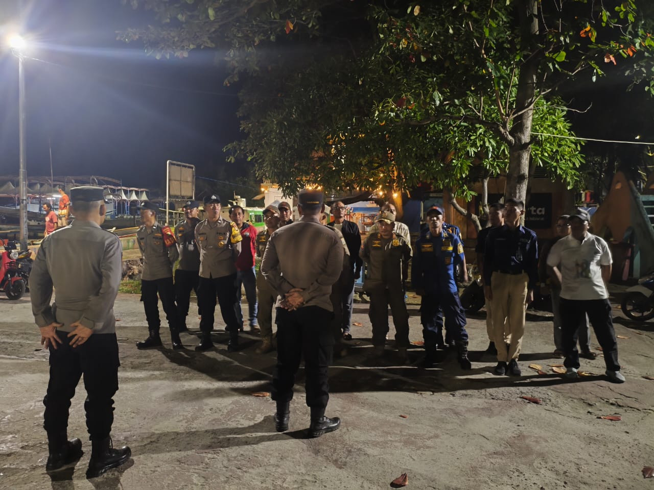 Patroli Malam Polsek Kepulauan Seribu Utara Sinergi TNI dan Satpol PP, Dukung Program Jaga Jakarta