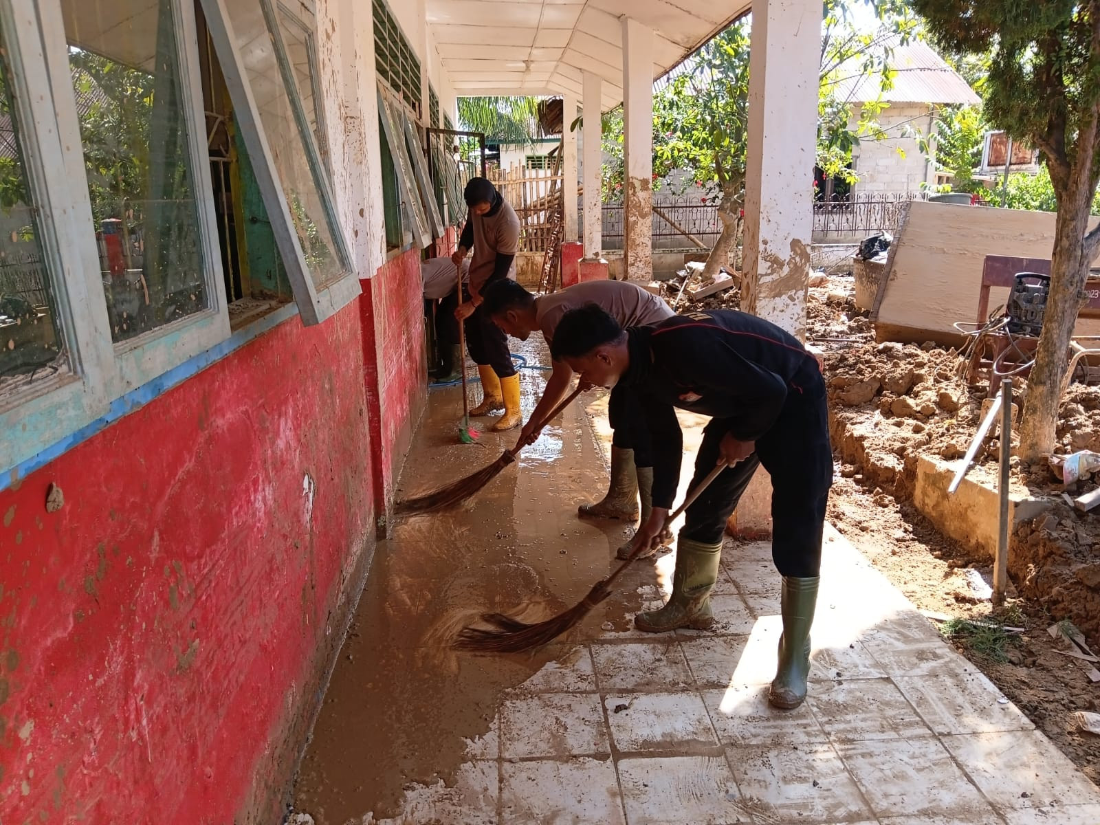 Pasbrimob 1 BKO Polres Tapteng Laksanakan Aksi Kemanusiaan Pascabencana