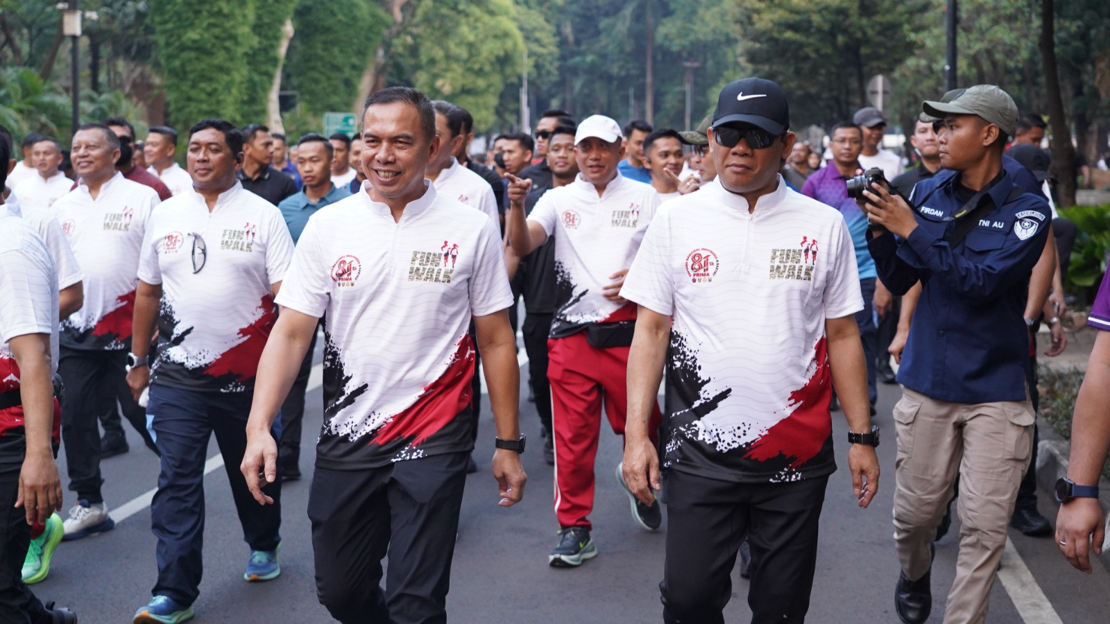 Fun Walk HUT TNI ke-81 Meriah, Pangdam Jaya Bersama TNI-Polri dan Masyarakat Bergerak menuju Monas