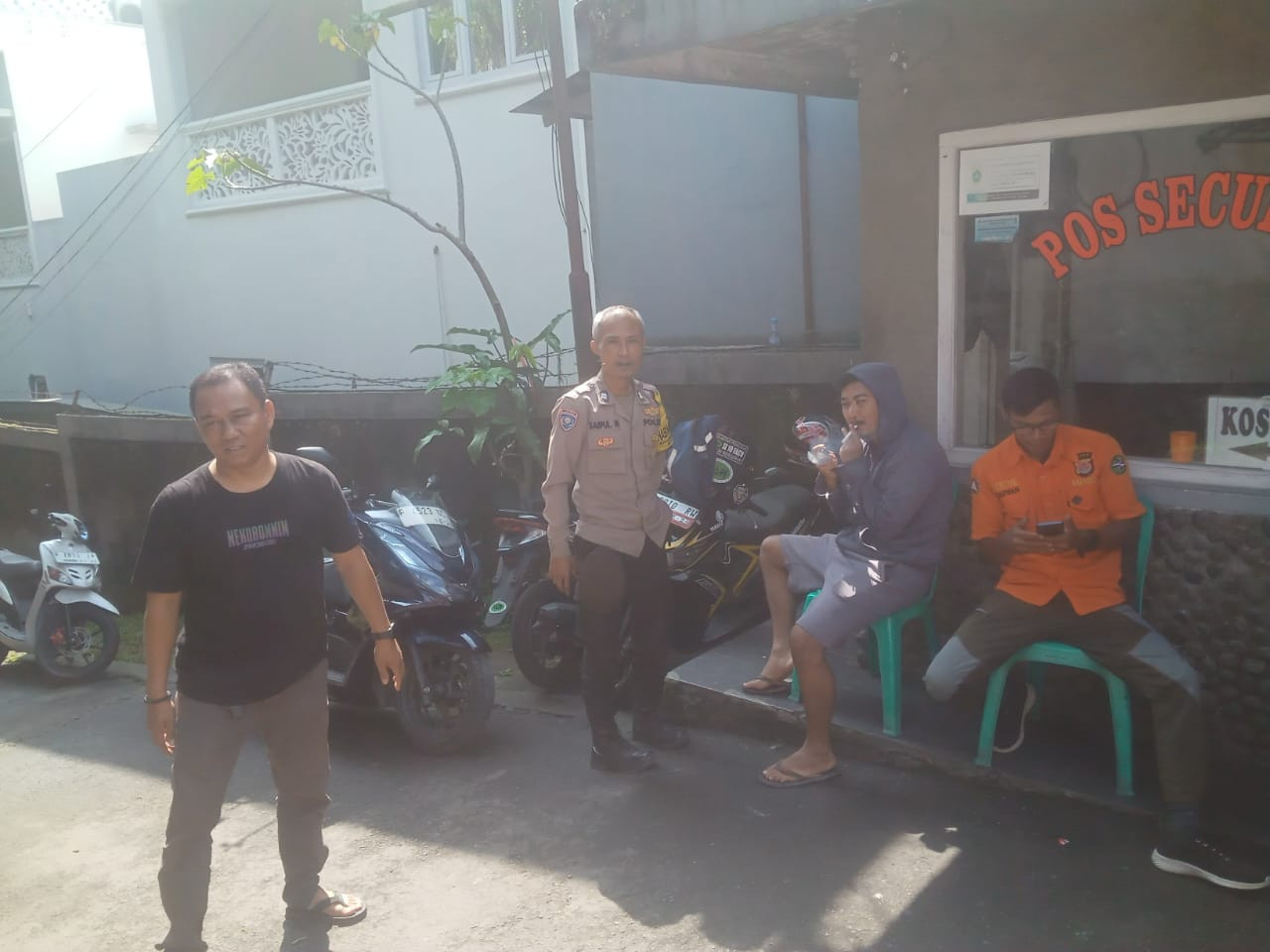 Bhabinkamtibmas Kelurahan Cisarua Polsek Cisarua Tingkatkan Sambang dan Silaturahmi kepada Warga