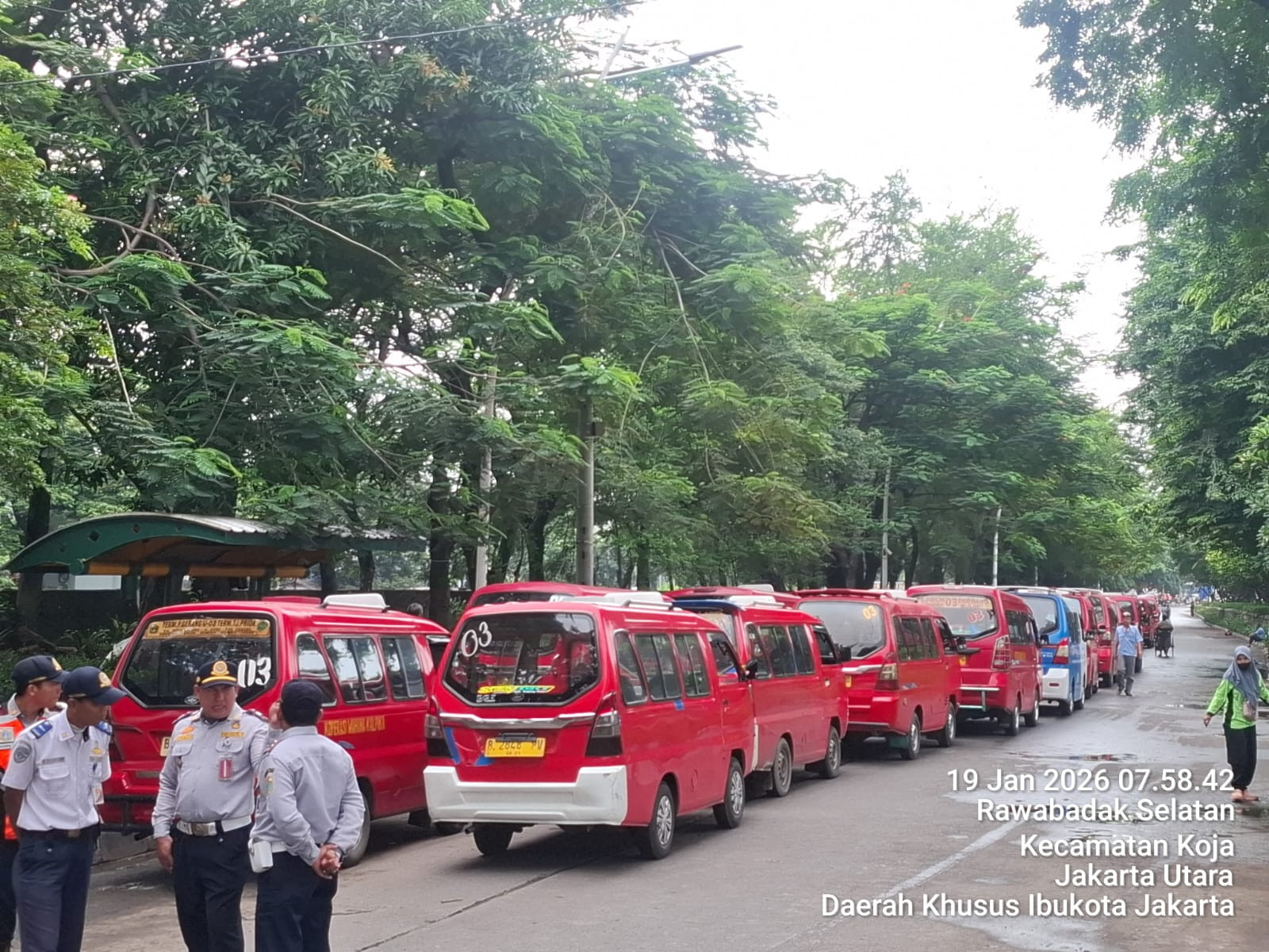 Polisi dan Dishub Kawal Keberangkatan Massa KWK ke Balai Kota Jakarta