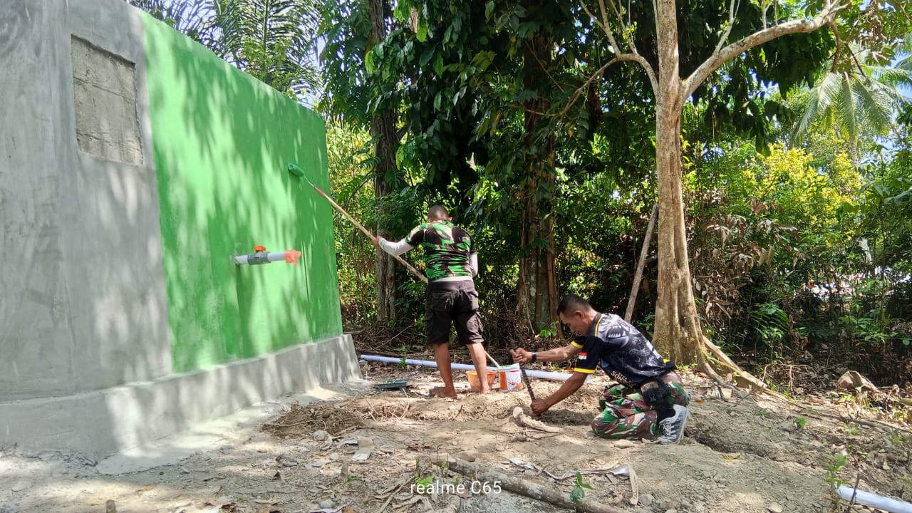 Finishing TMMD Ke-123 Kodim 1510/Sula, Bak Penampungan Air Masuki Tahap Pengecatan