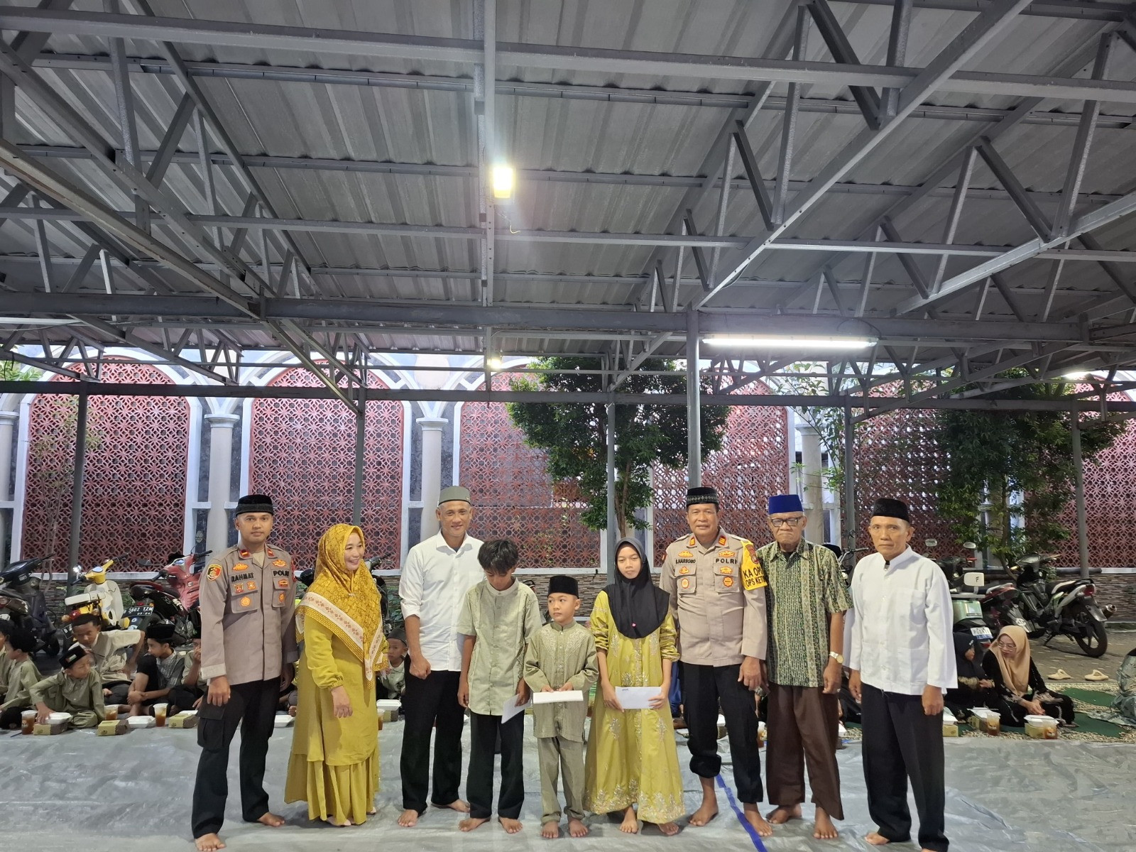 Polsek Kepulauan Seribu Selatan Gelar Buka Bersama dan Santunan Anak Yatim di Pulau Tidung