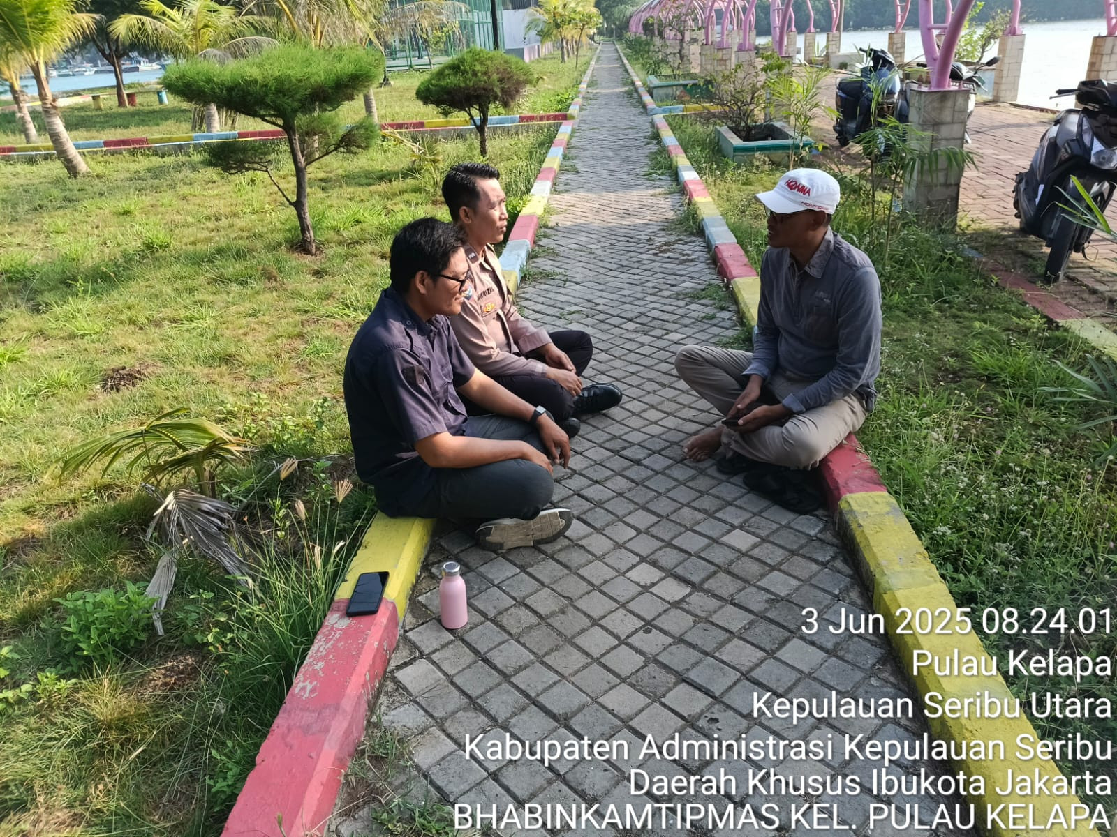 Bhabinkamtibmas Pulau Kelapa Sambangi Tokoh Masyarakat, Tegaskan Sinergi Cegah Premanisme dan Judi Online