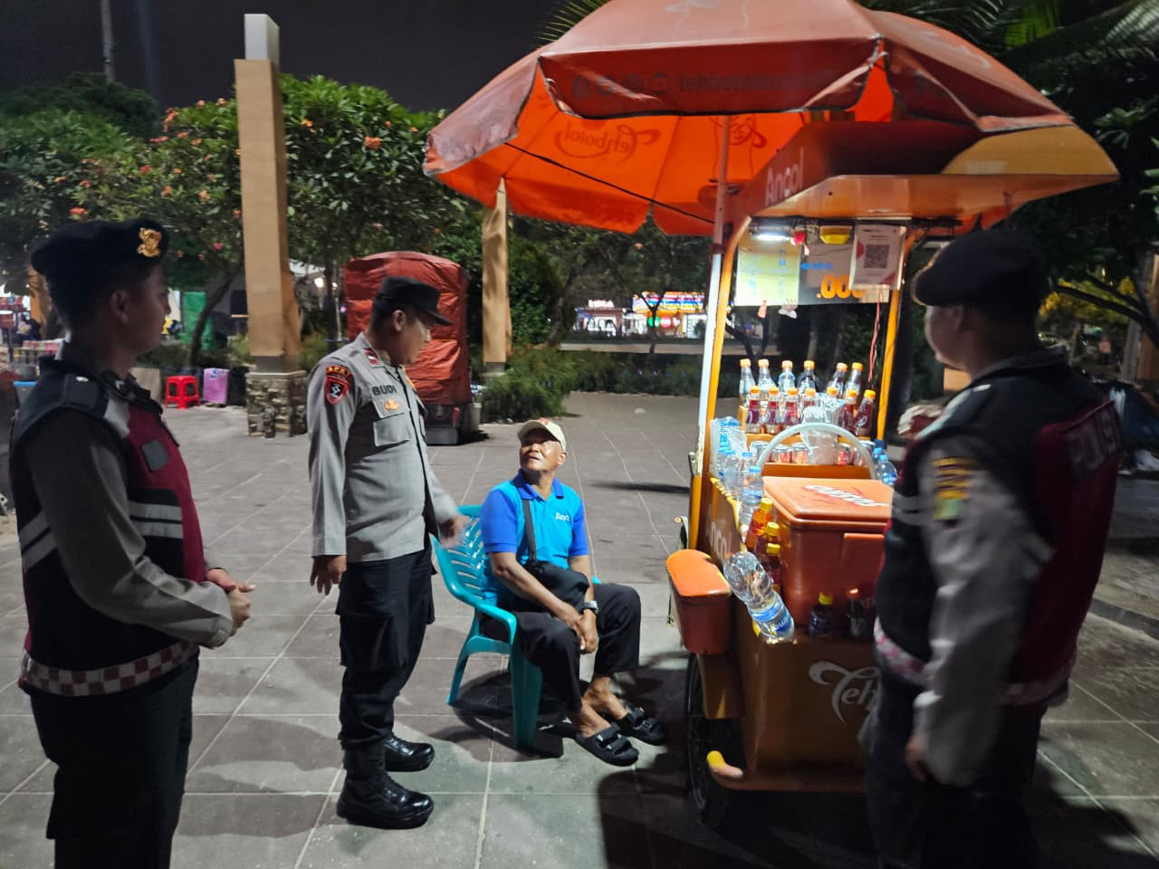 Layanan Polisi 110 Disosialisasikan Saat Patroli Malam Polsek Kepulauan Seribu Selatan
