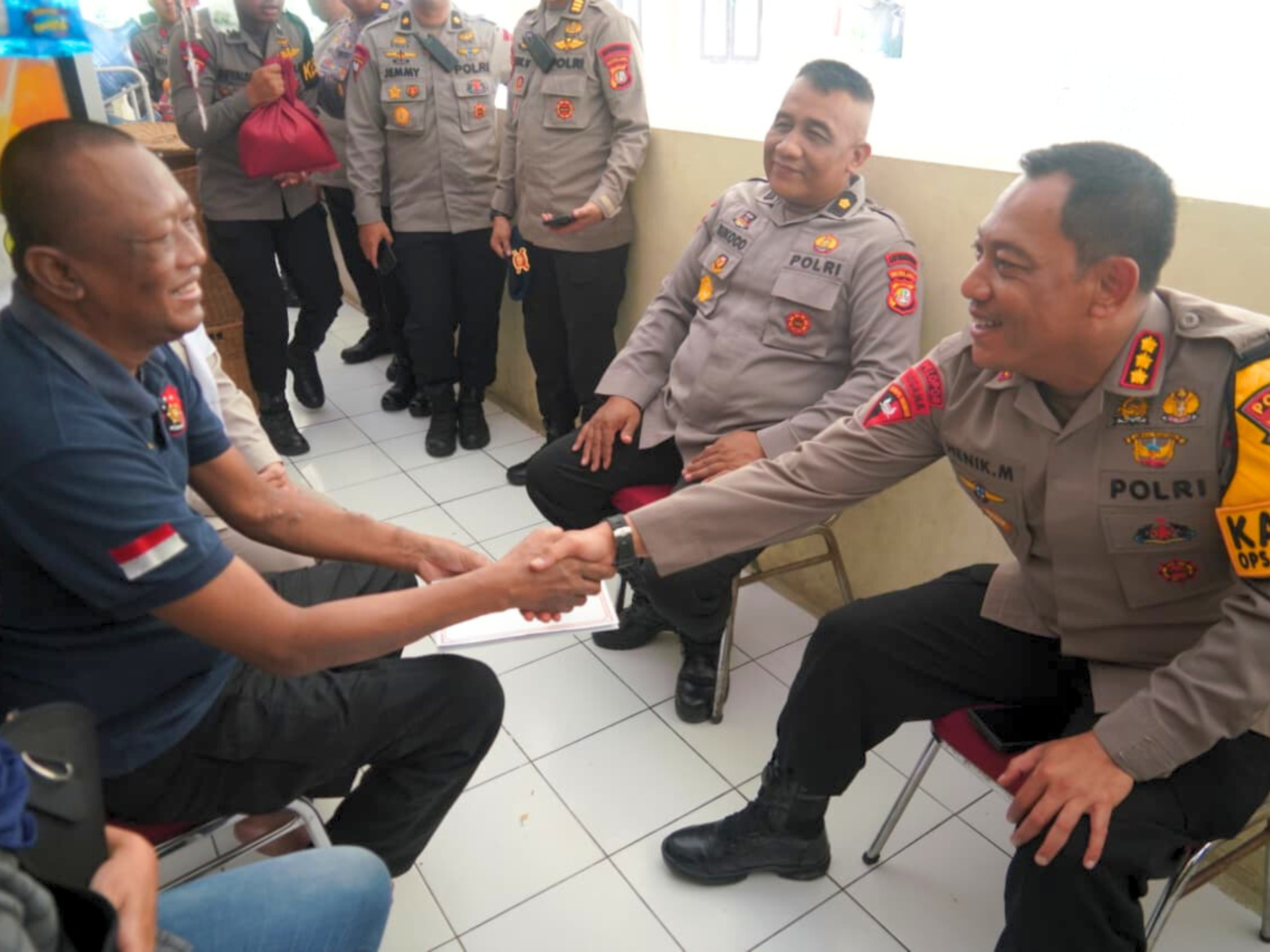 Brimob Polda Metro Jaya Laksanakan Anjangsana Anggota Sakit Menahun Sambut HUT ke-80 Korps Brimob Polri