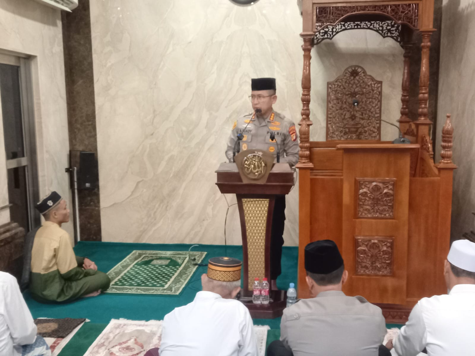 Kapolres Metro Jakut dalam Kegiatan Tarawih Keliling di Masjid Ad Da' wah Berikan Ceramah: Sosialisasi Hotline 110 dan Tagline "Mudik Aman, Keluarga Nyaman"