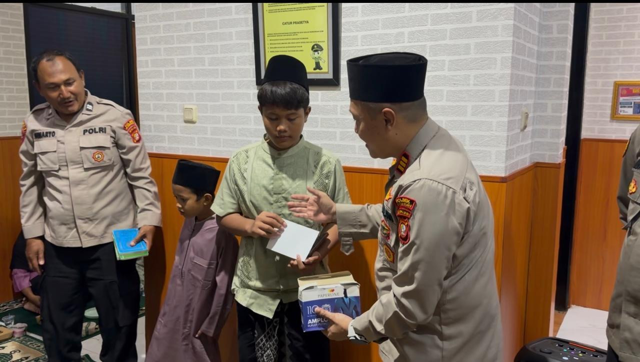 Polsek Kepulauan Seribu Selatan Gelar Santunan Anak Yatim dan Buka Puasa Bersama di Pulau Tidung