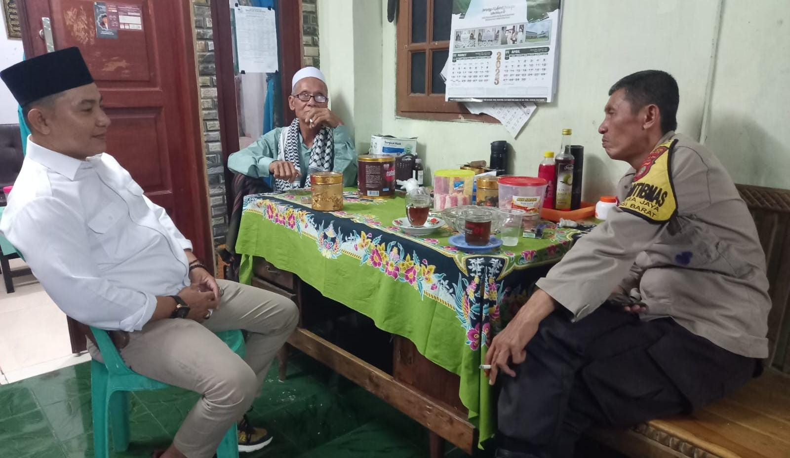 Bhabinkamtibmas Bersama Pokdarkamtibmas Patroli Kp. Cibening Bintara Jaya Bekasi Barat Kota Bekasi