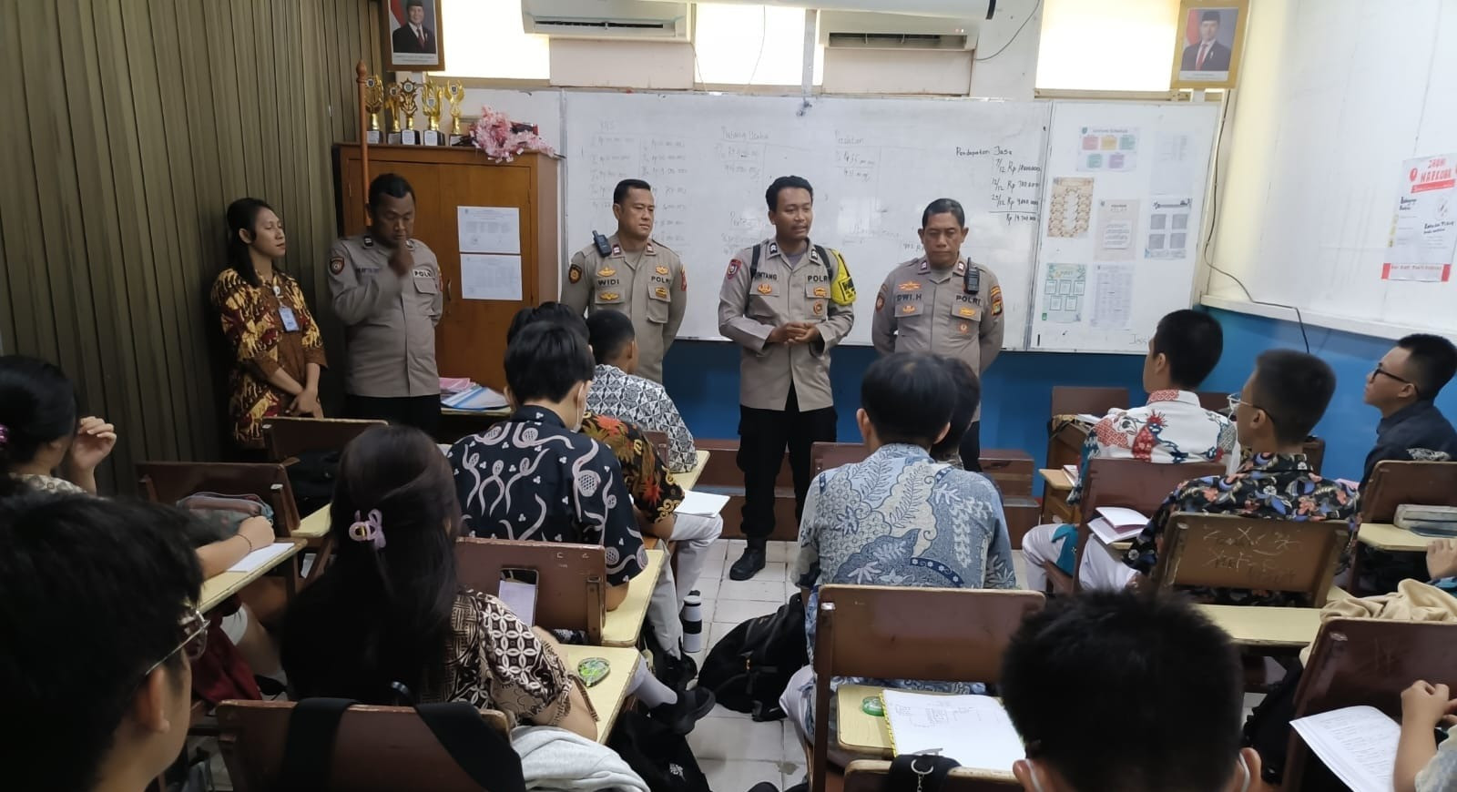 Polsek Pademangan Gelar Police Go To School, Sosialisasi Bahaya Narkoba ke Pelajar SMK Fajar Indah