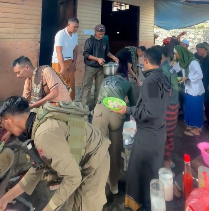 Personel Ops Damai Cartenz Rayakan Lebaran di Sugapa dengan Kebersamaan dan Solidaritas