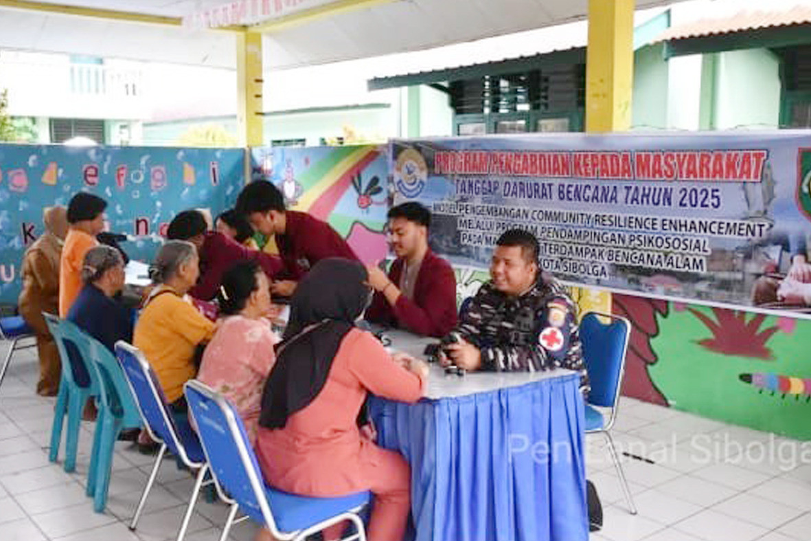 TNI AL Berikan Trauma Healing dan Pemeriksaan Kesehatan Bagi Masyarakat Terdampak Bencana