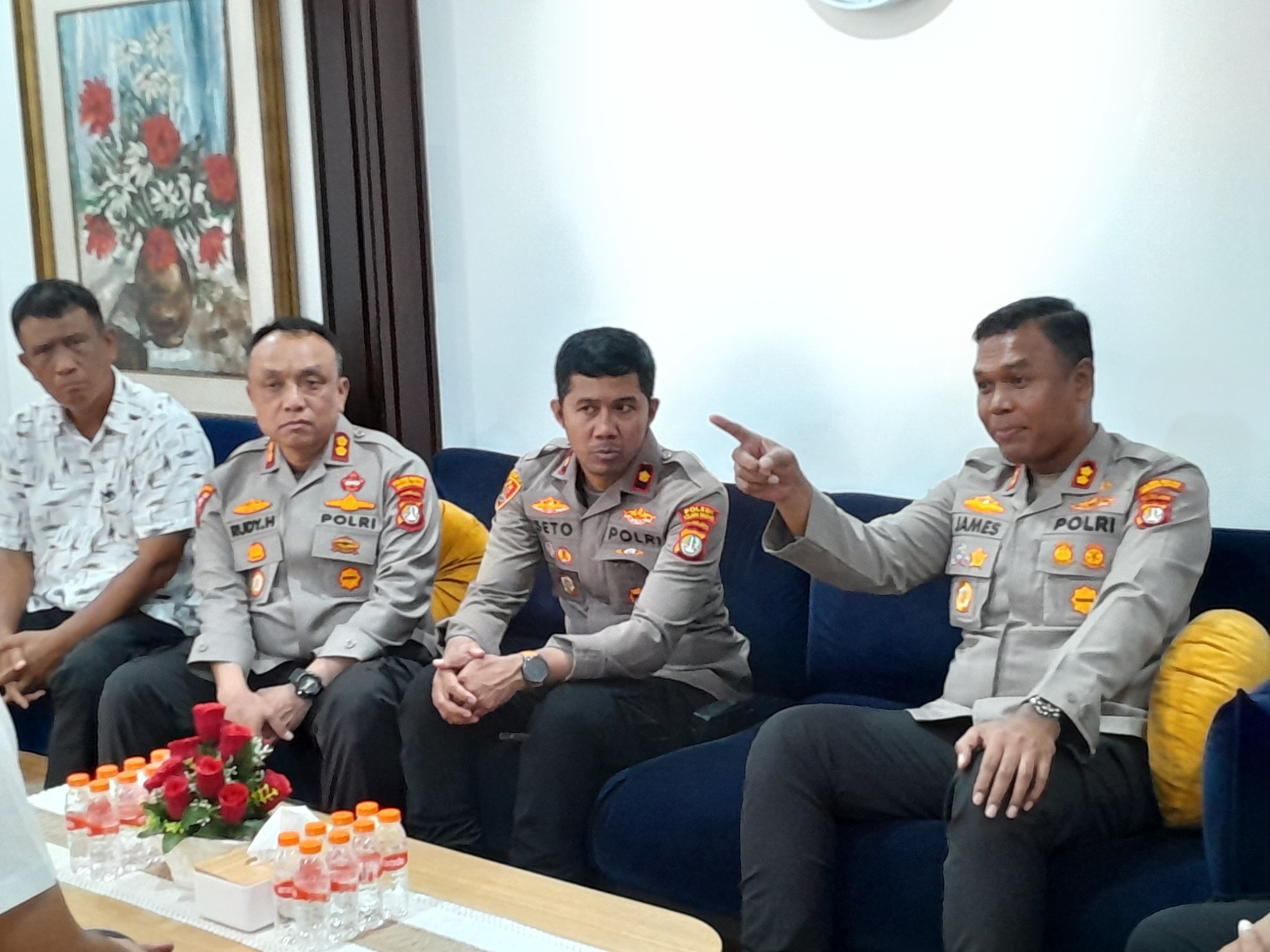 Jelang Ramadhan, Polres Metro Jakarta Utara dan Polsek Kelapa Gading Cek Stok Beras di Gudang Bulog
