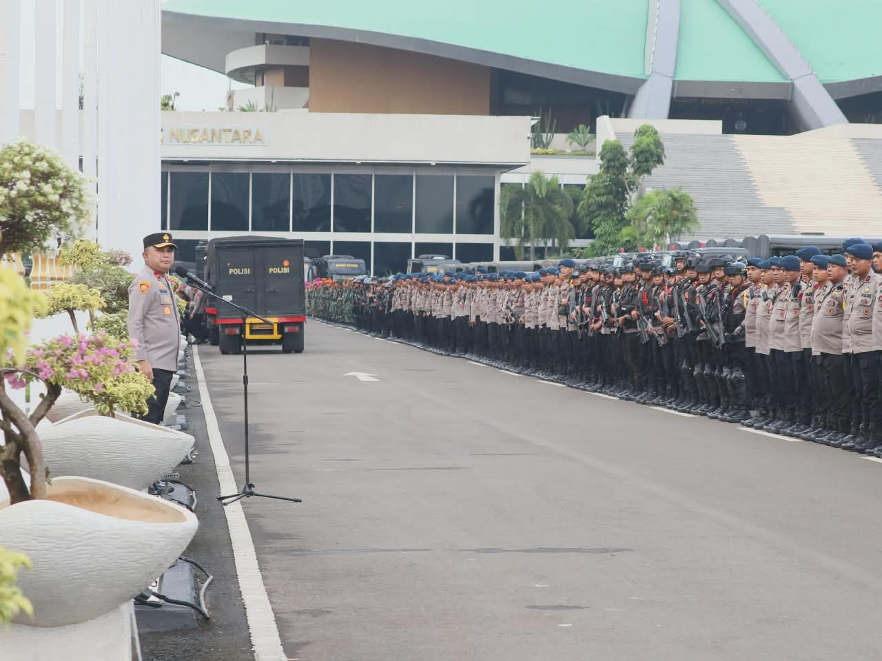 Polda Metro Jaya Kerahkan 6.678 Personel, Pelayanan Humanis Kawal Aksi May Day di DPR/MPR