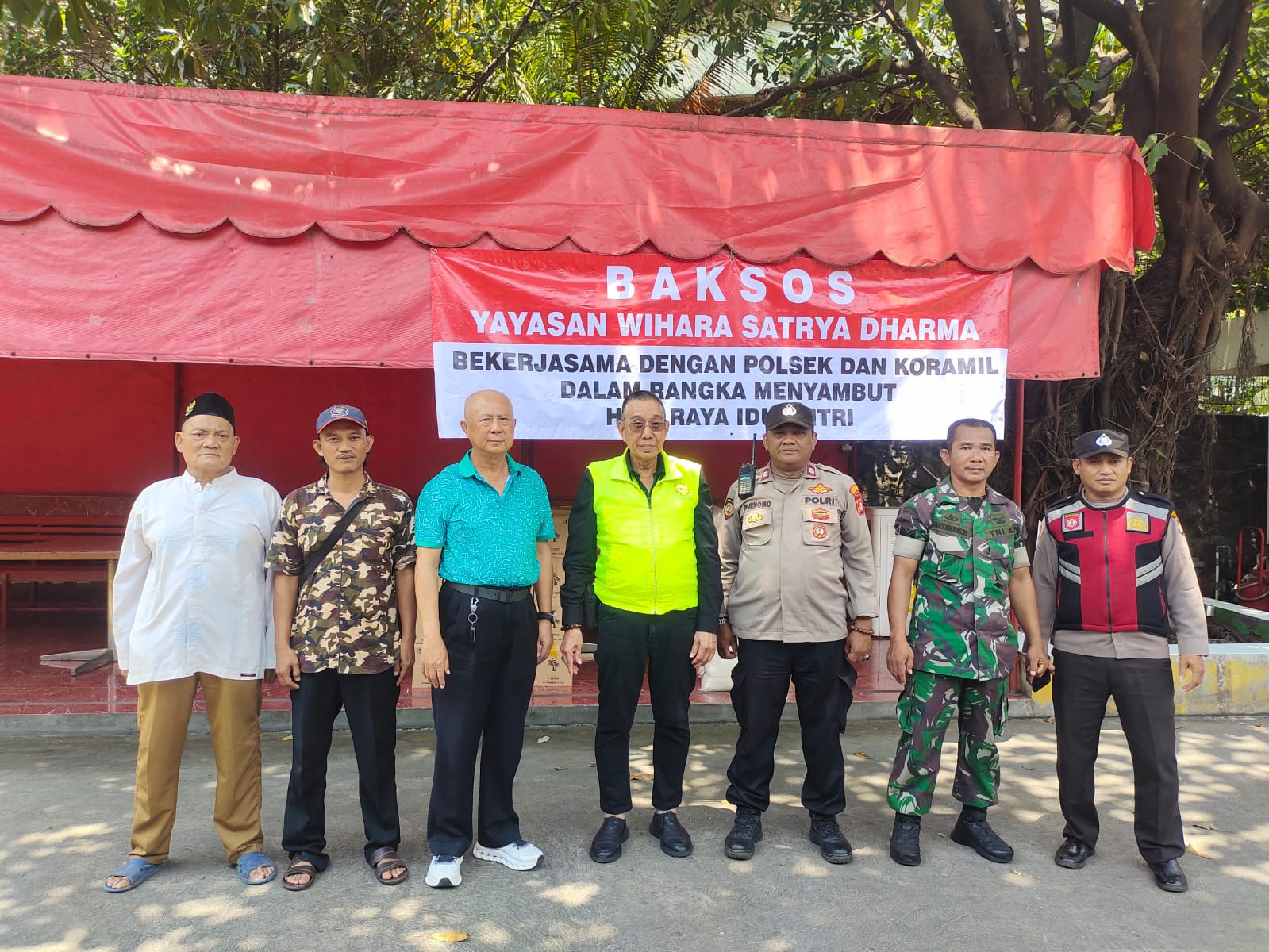 Polsek Metro Penjaringan Peduli Berbagi Sembako di Bulan Suci Ramadhan Bersama Wihara Satya Dharma Teluk Gong