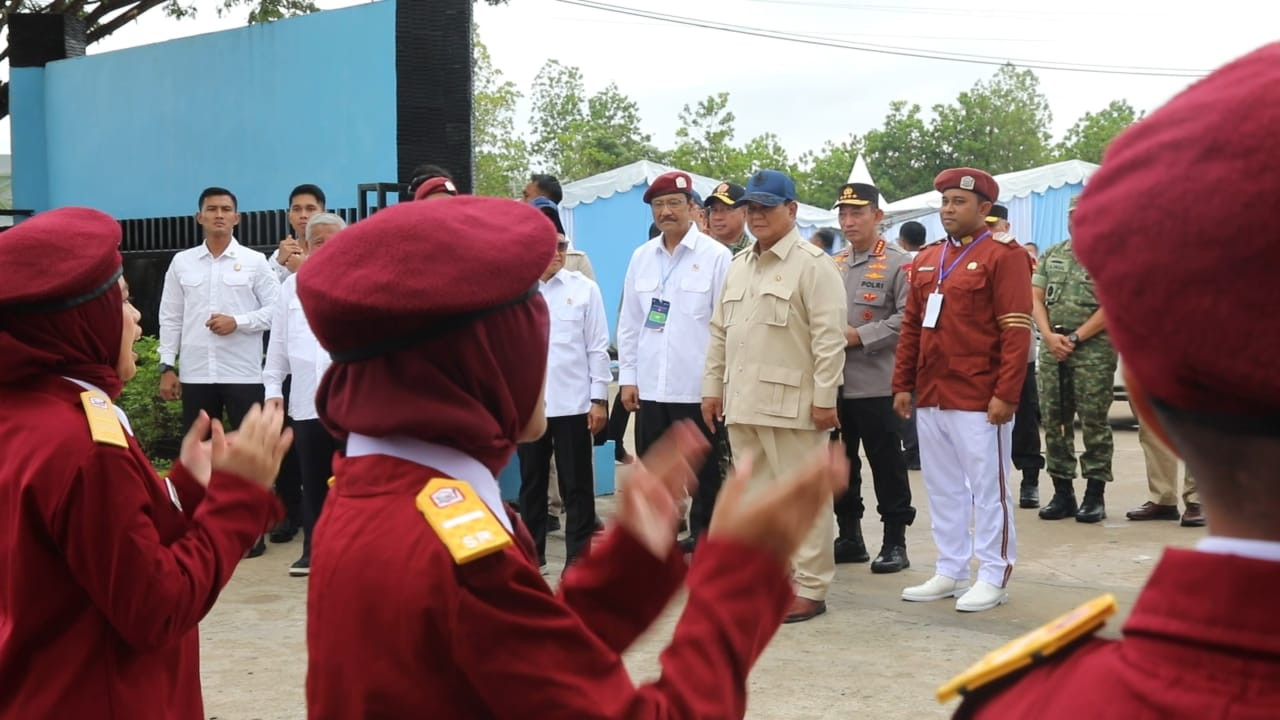 Prabowo Tiba di Sekolah Rakyat 9 Banjarbaru, Sambut Yel-yel dari Siswa dan Tinjau Fasilitas Sekolah