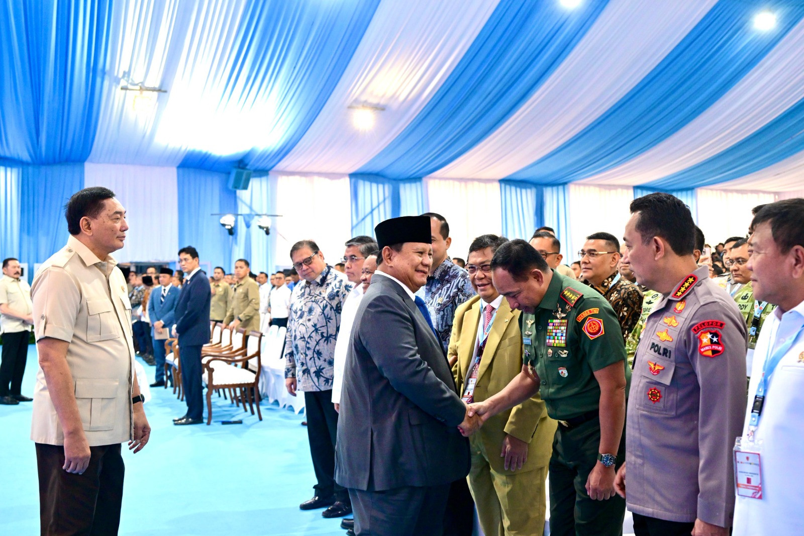 Panglima TNI Hadiri Pengucapan Sumpah Hakim Konstitusi, Pelantikan Anggota Ombudsman RI dan Pelantikan Duta Besar  RI