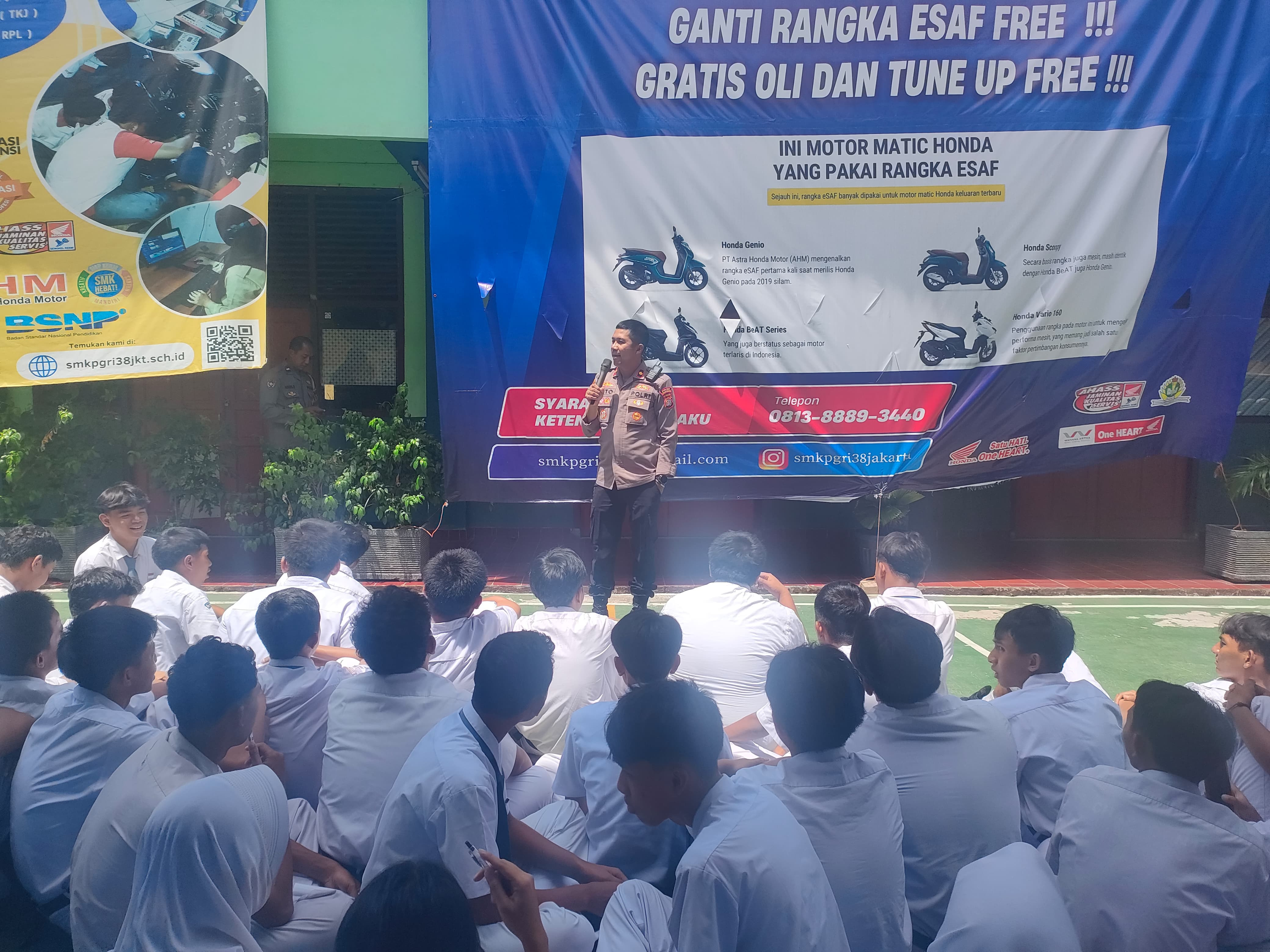 Polisi Masuk Sekolah! Kapolsek Kelapa Gading  Police Goes To School Sosialisasikan Bahaya Kejahatan Digital di Hadapan Pelajar SMA PGRI 12