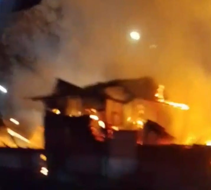 Empat Rumah Warga Kalibaru Terbakar, 13 Jiwa Terdampak