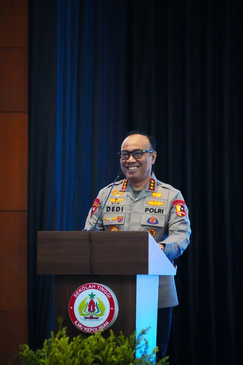 Wakapolri Komjen Dedi Prasetyo Raih Penghargaan Kepemimpinan Publik dari Fakultas Hukum Universitas Brawijaya